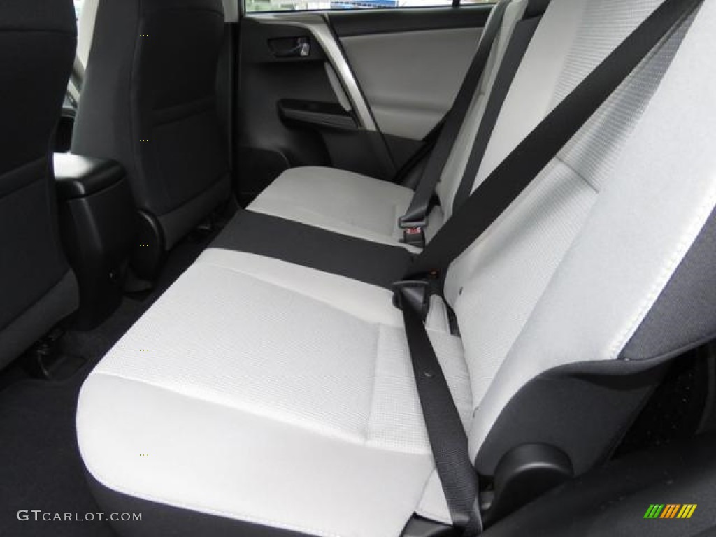 2018 Toyota RAV4 XLE Rear Seat Photo #124050622