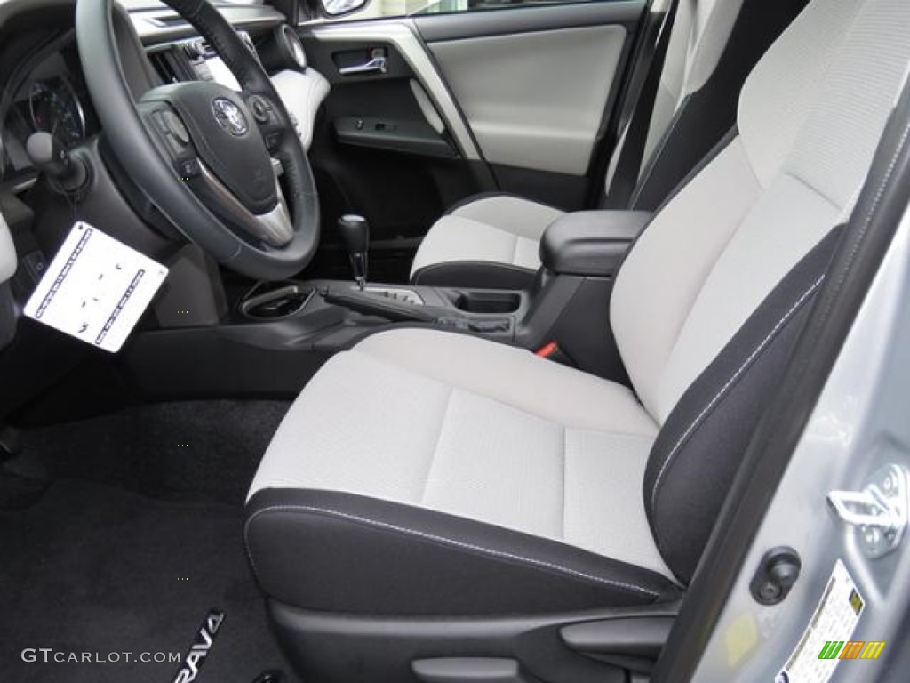 2018 Toyota RAV4 XLE Front Seat Photos