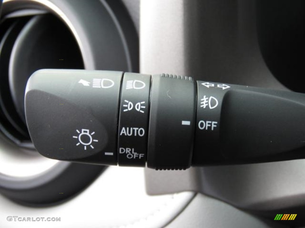 2018 Toyota RAV4 XLE Controls Photo #124050715