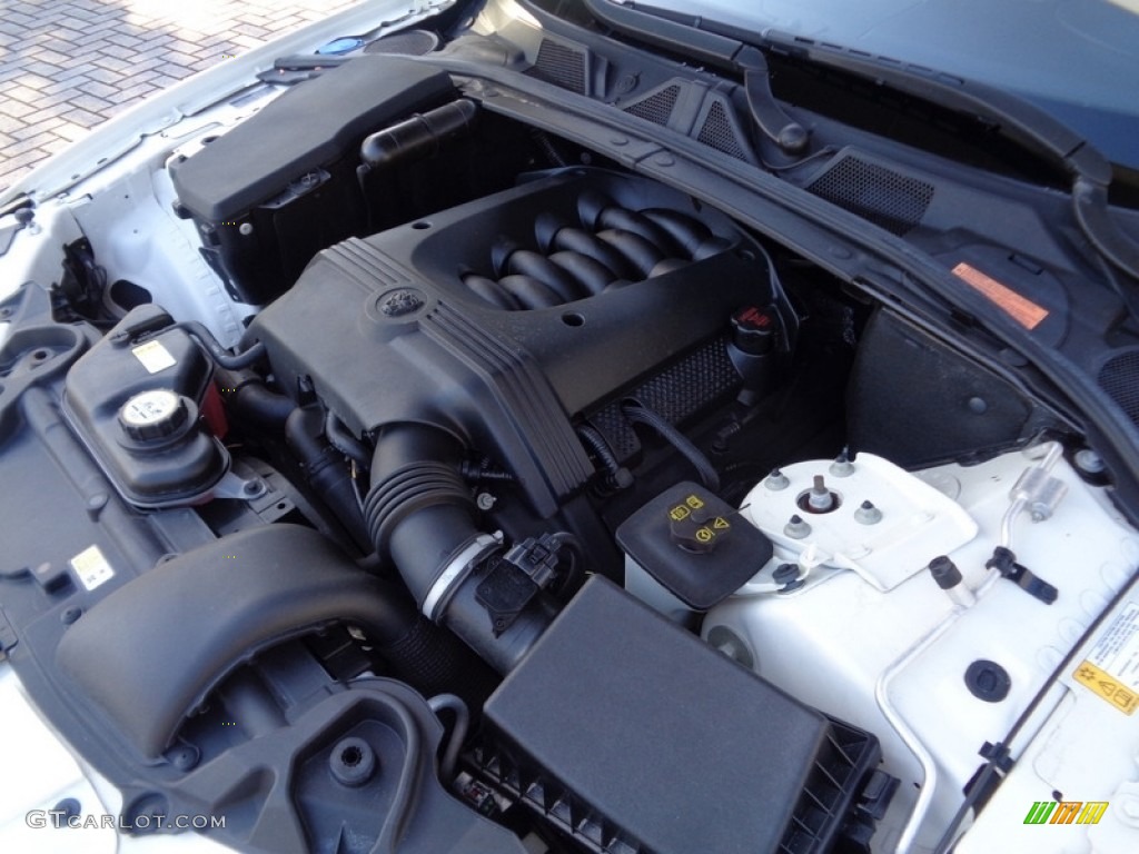 2010 Jaguar XF Sport Sedan Engine Photos