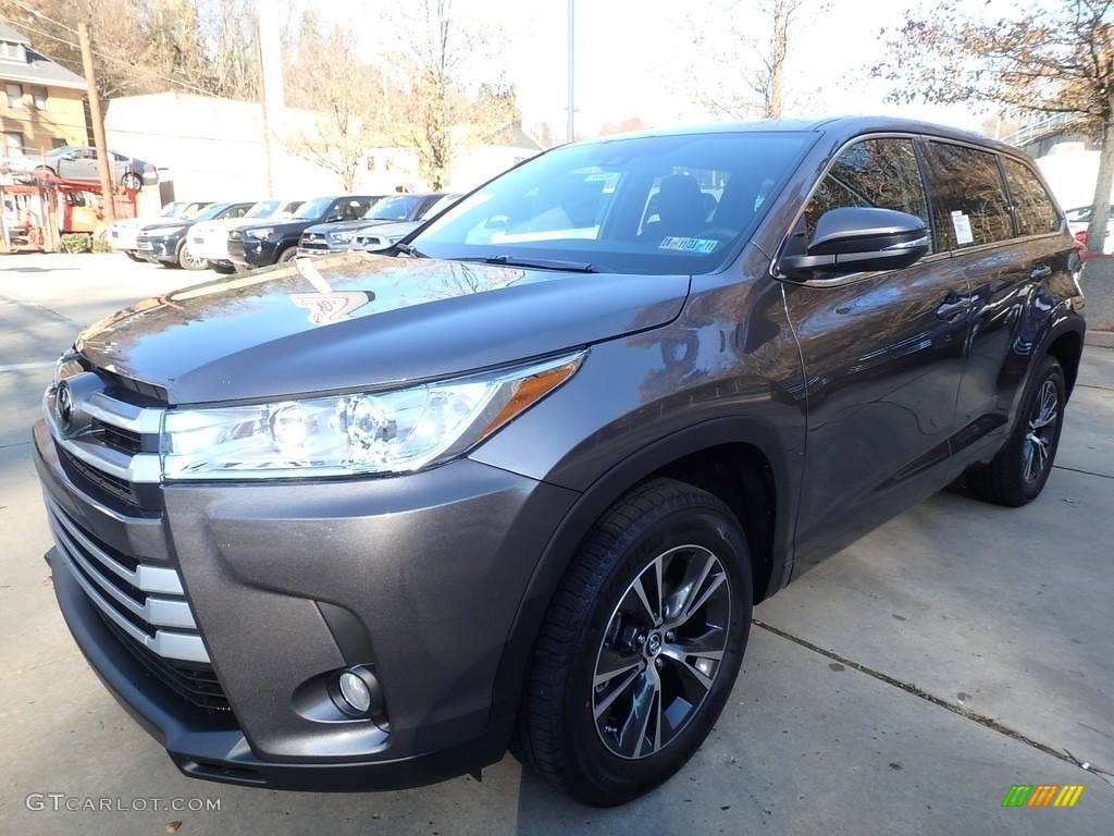 Predawn Gray Mica 2018 Toyota Highlander LE Exterior Photo #124075462