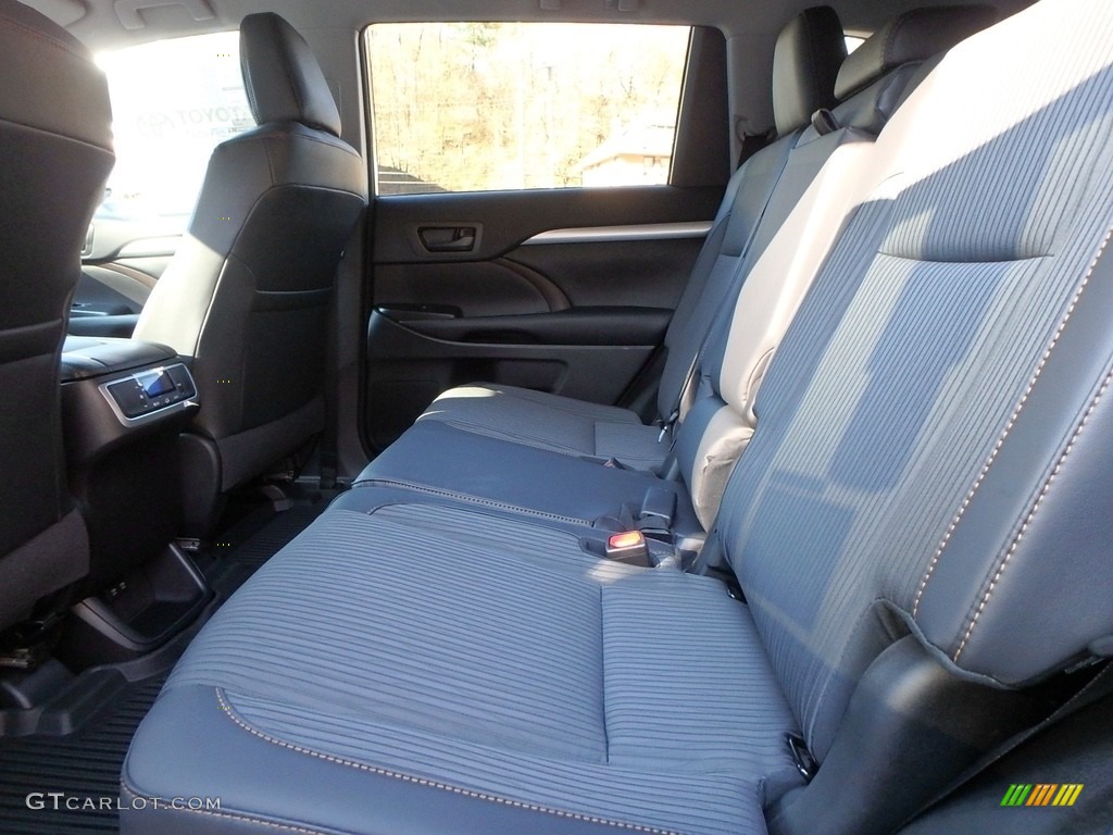 2018 Toyota Highlander LE Rear Seat Photo #124075558