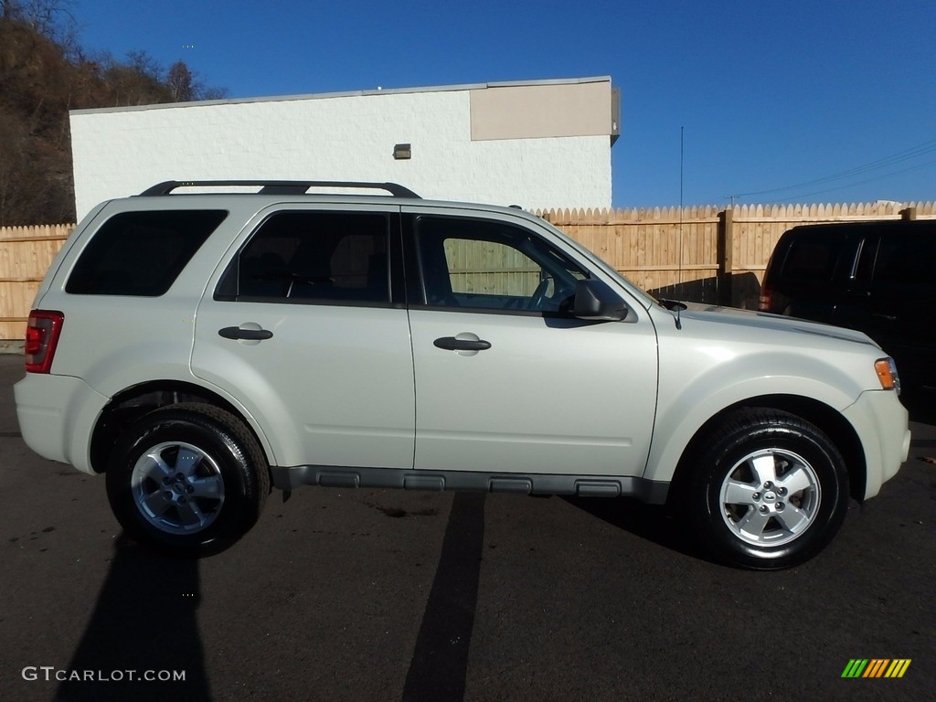 2009 Escape XLT V6 4WD - White Suede / Charcoal photo #3