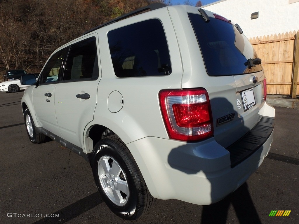 2009 Escape XLT V6 4WD - White Suede / Charcoal photo #9