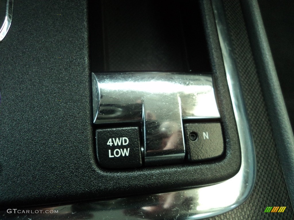 2006 Commander 4x4 - Black / Medium Slate Gray photo #24