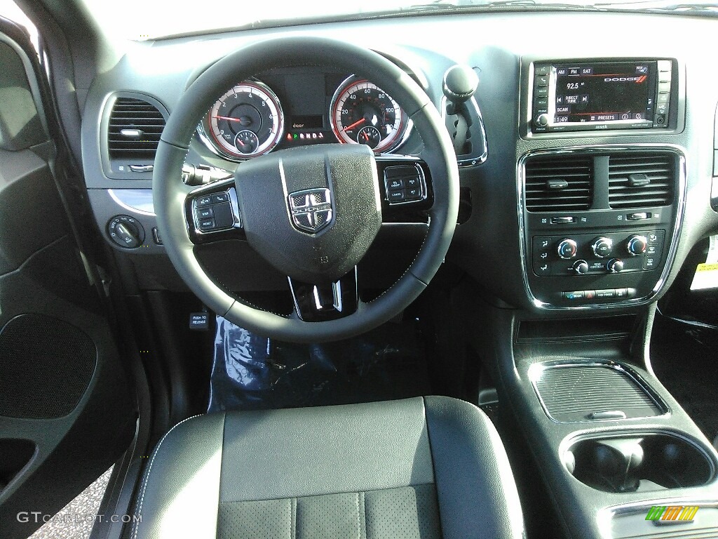 2018 Dodge Grand Caravan SXT Black Dashboard Photo #124080130