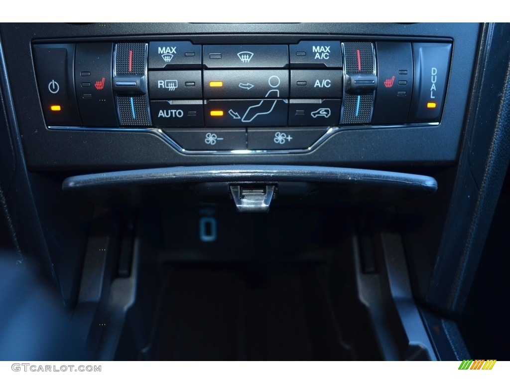 2018 Explorer XLT - Shadow Black / Ebony Black photo #16