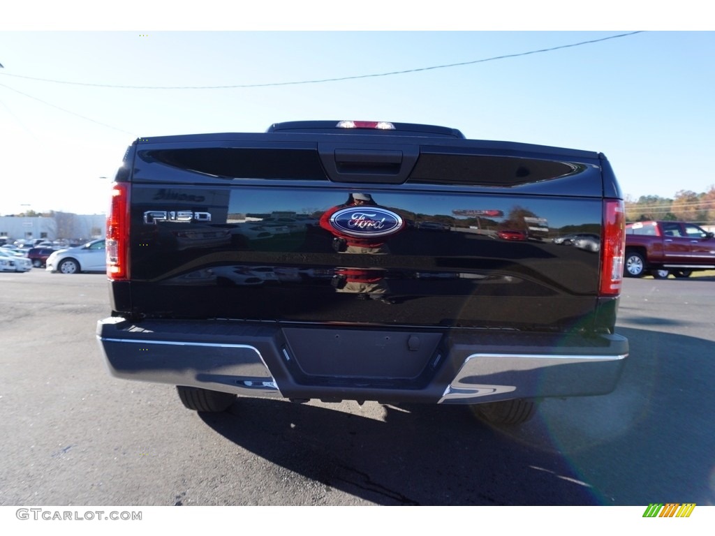 2017 F150 XLT SuperCrew - Shadow Black / Earth Gray photo #5