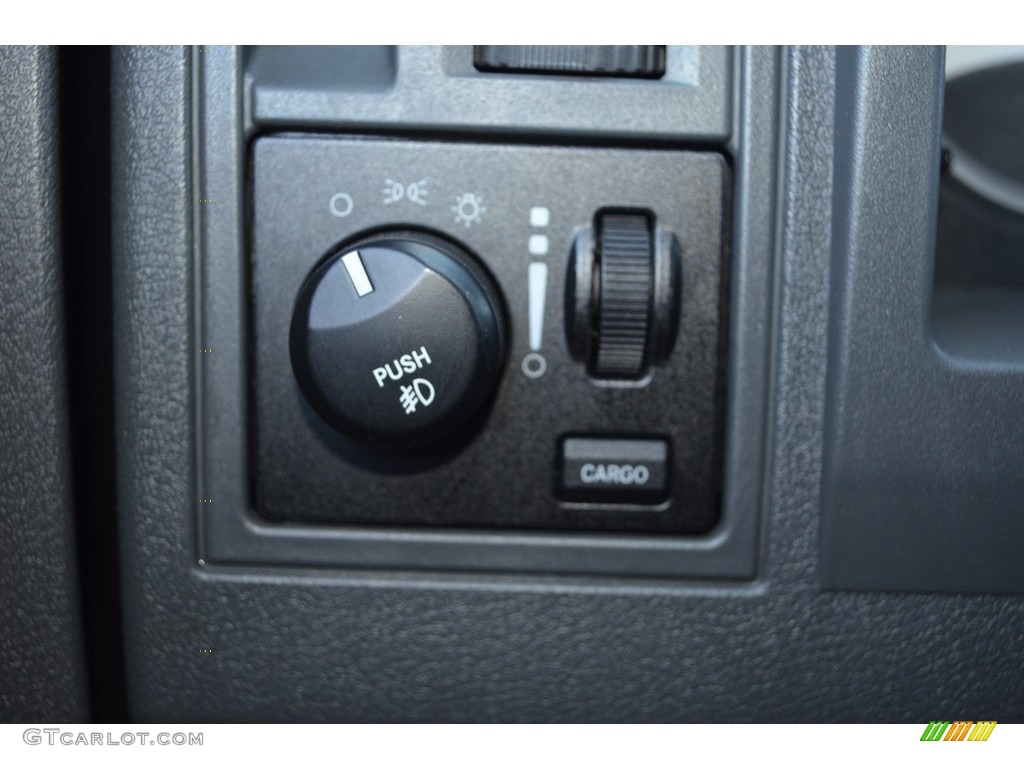 2007 Dakota SLT Quad Cab 4x4 - Bright White / Medium Slate Gray photo #21