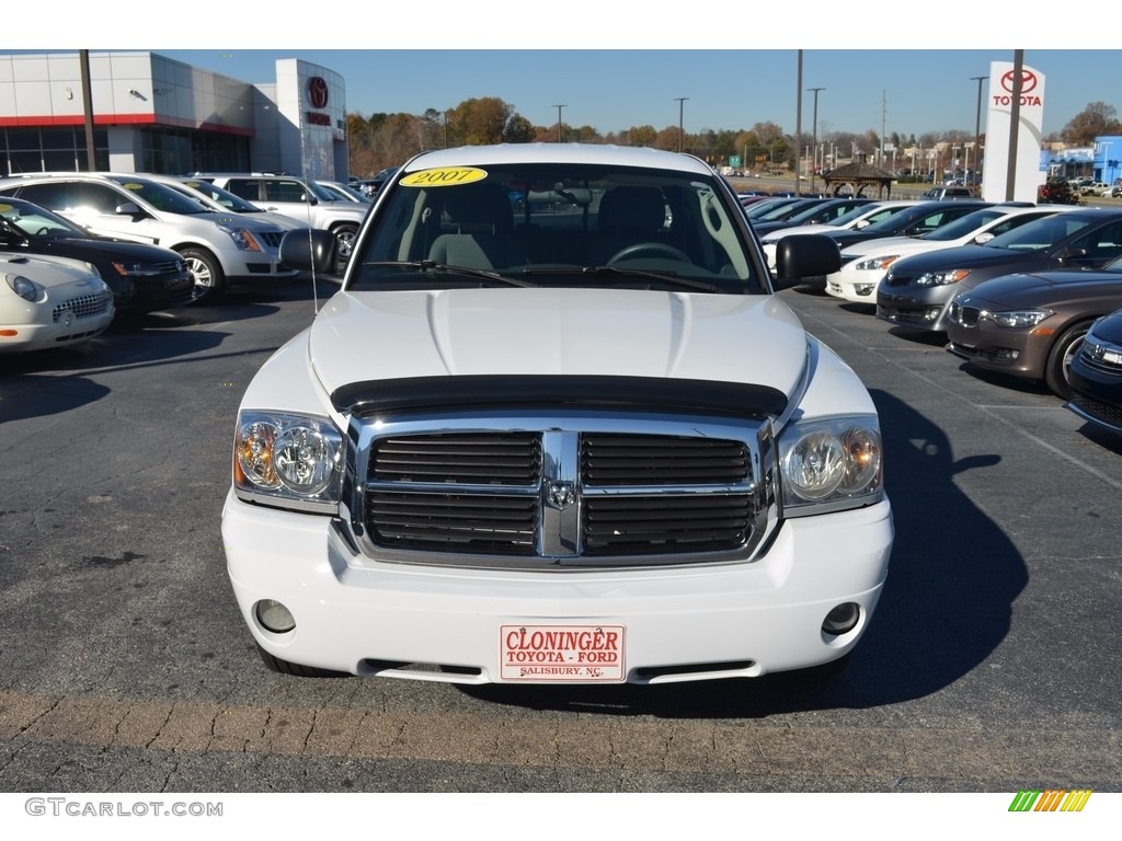 2007 Dakota SLT Quad Cab 4x4 - Bright White / Medium Slate Gray photo #24