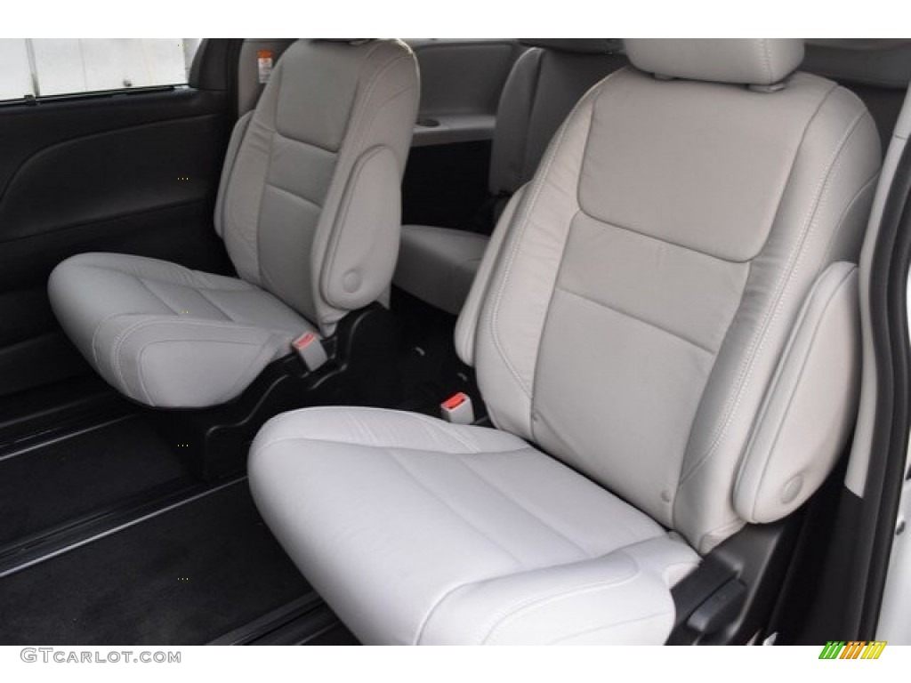 2018 Toyota Sienna Limited AWD Rear Seat Photos