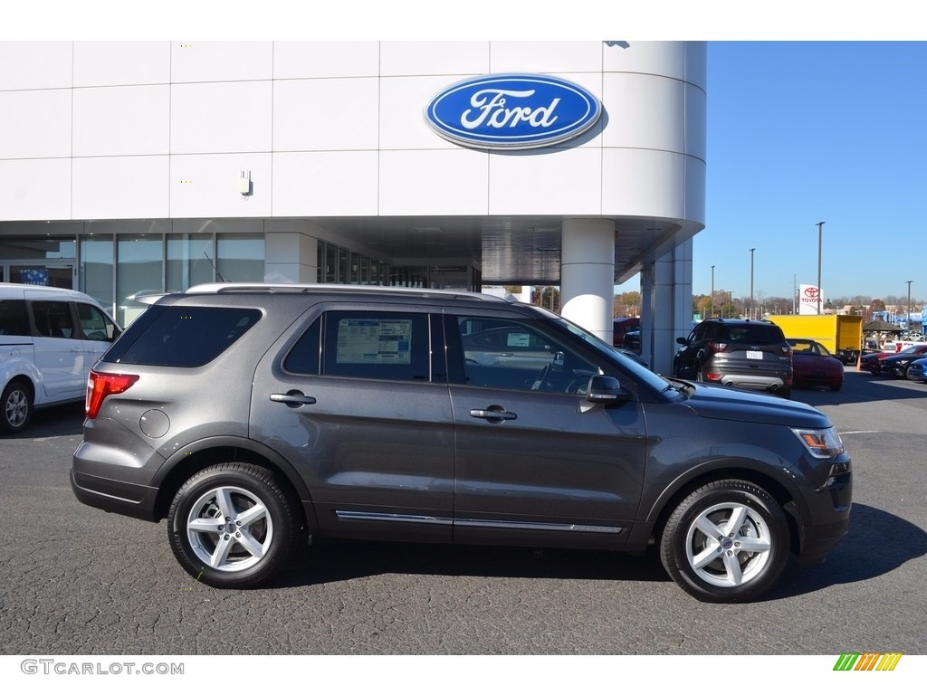 2018 Explorer XLT - Magnetic Metallic / Medium Stone photo #2