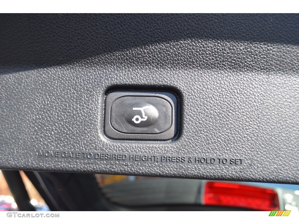 2018 Explorer XLT - Magnetic Metallic / Medium Stone photo #10