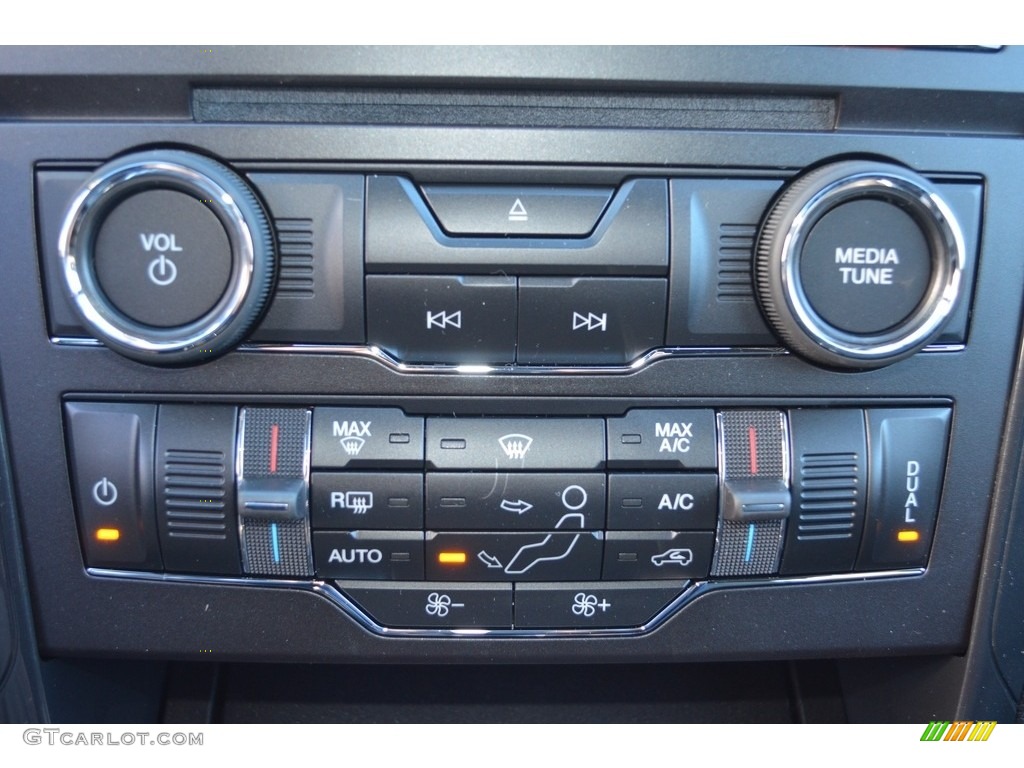 2018 Explorer XLT - Magnetic Metallic / Medium Stone photo #16