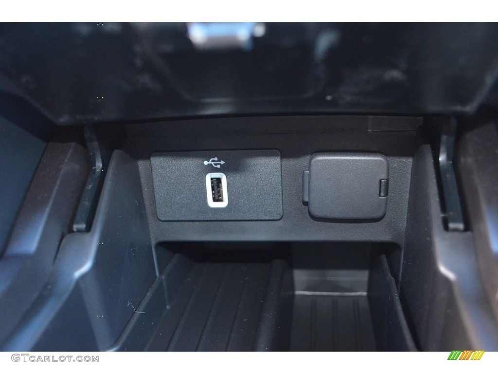 2018 Explorer XLT - Magnetic Metallic / Medium Stone photo #17