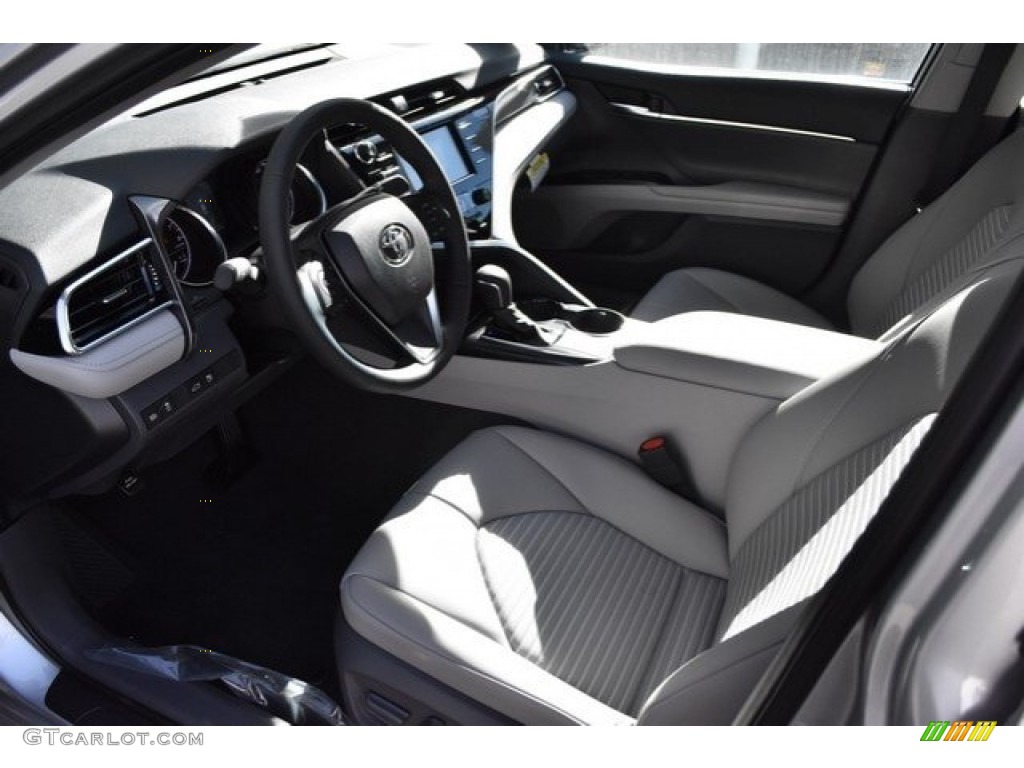 2018 Camry SE - Celestial Silver Metallic / Ash photo #5