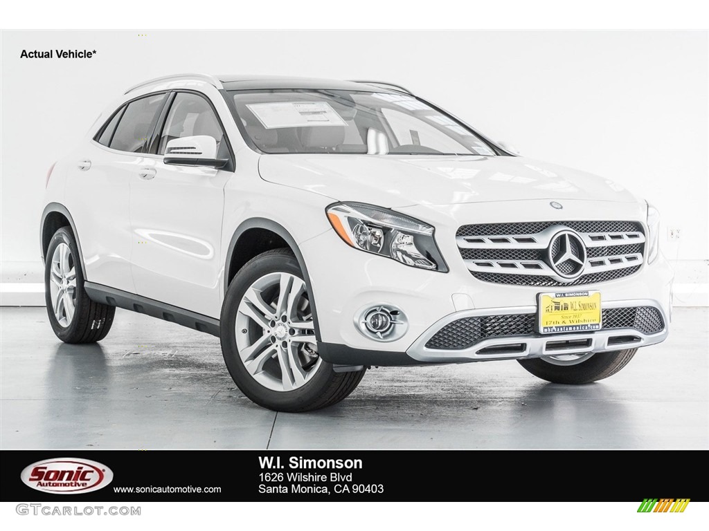 2018 GLA 250 - Cirrus White / Black photo #1