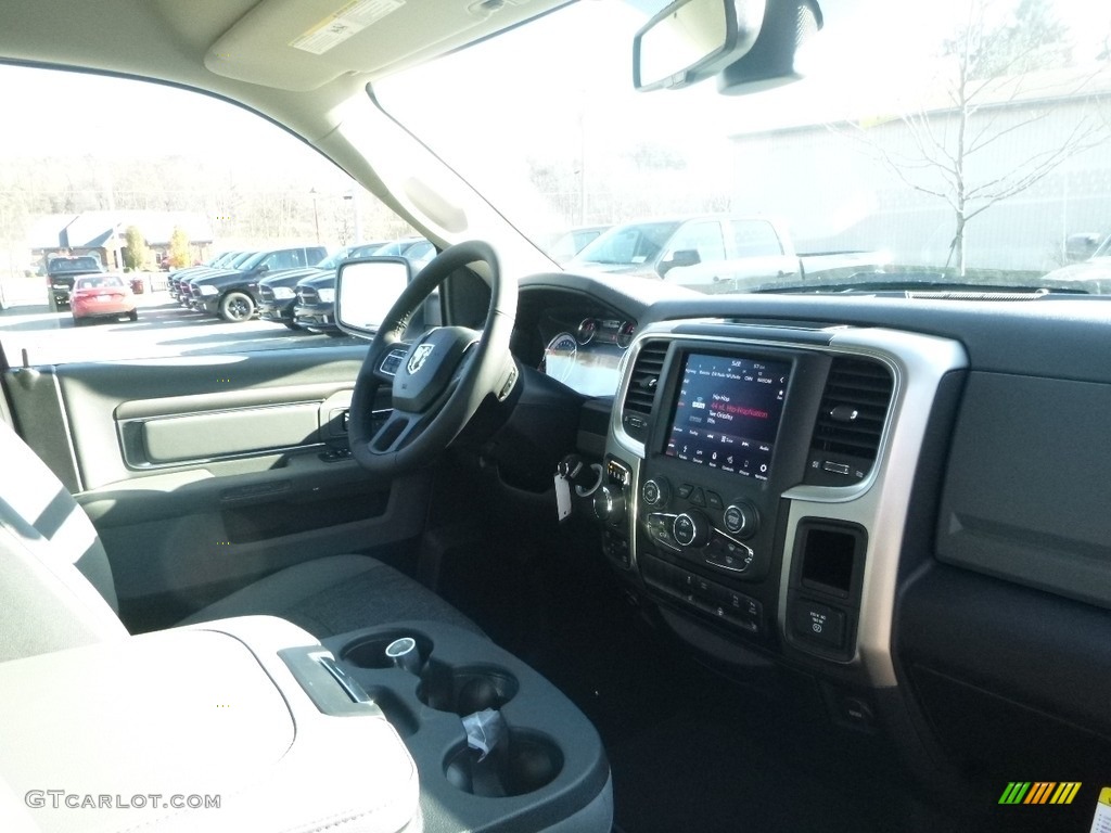 2018 1500 Big Horn Crew Cab 4x4 - Bright White / Black/Diesel Gray photo #11
