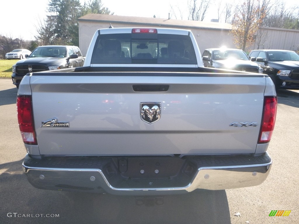 2018 1500 Big Horn Crew Cab 4x4 - Bright Silver Metallic / Black/Diesel Gray photo #4