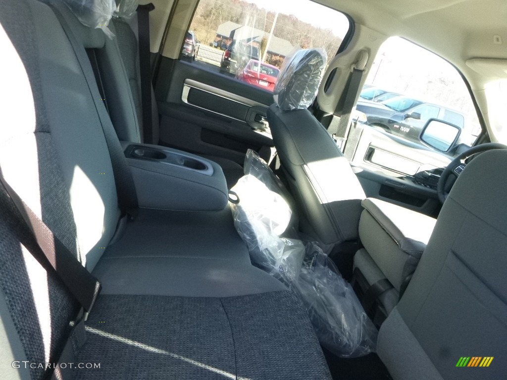 2018 1500 Big Horn Crew Cab 4x4 - Bright Silver Metallic / Black/Diesel Gray photo #11