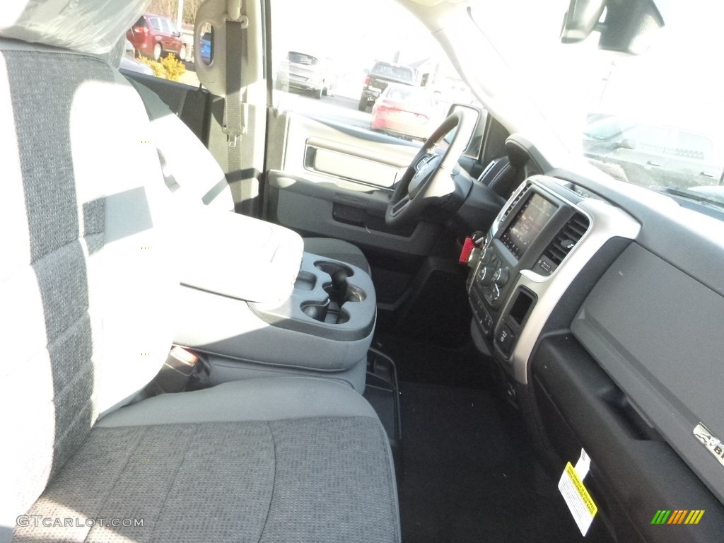 2018 1500 Big Horn Crew Cab 4x4 - Bright Silver Metallic / Black/Diesel Gray photo #12