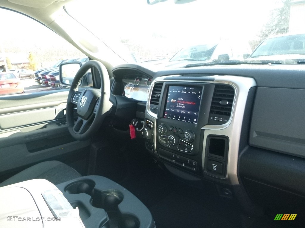 2018 1500 Big Horn Crew Cab 4x4 - Bright Silver Metallic / Black/Diesel Gray photo #13