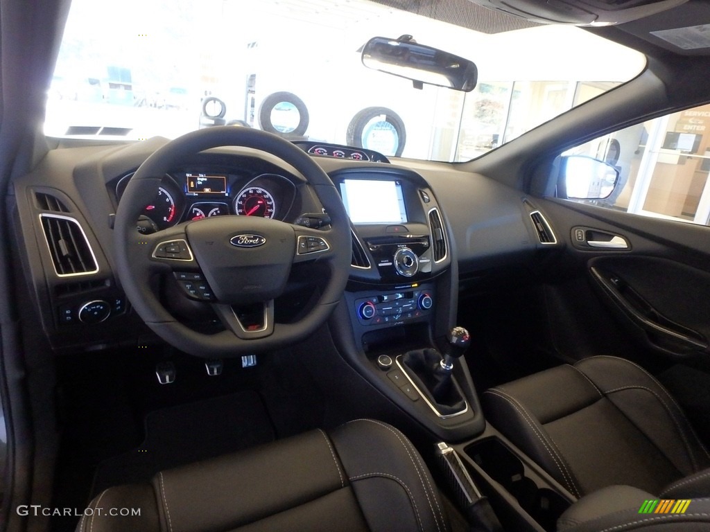 2018 Ford Focus ST Hatch Front Seat Photo #124109437