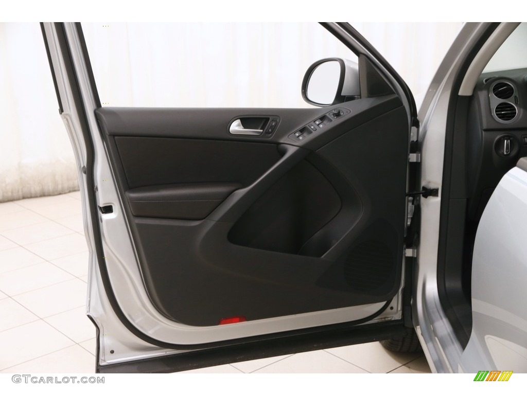 2016 Volkswagen Tiguan S 4MOTION Charcoal Door Panel Photo #124110985