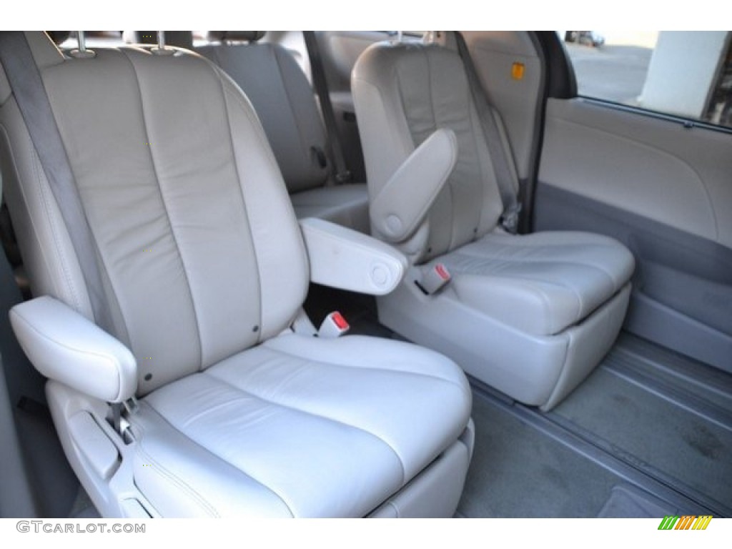 2012 Sienna XLE AWD - Silver Sky Metallic / Light Gray photo #24