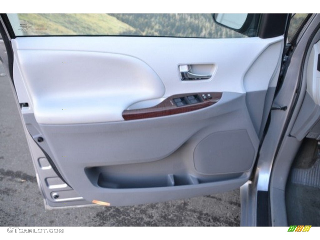 2012 Sienna XLE AWD - Silver Sky Metallic / Light Gray photo #26