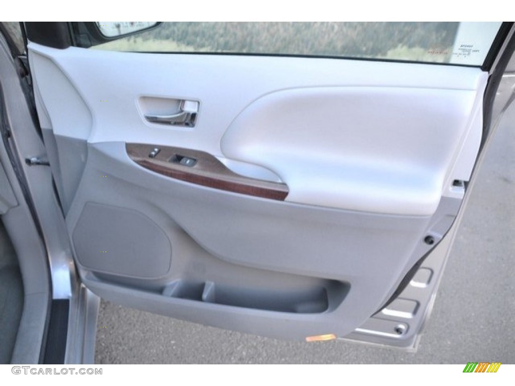 2012 Sienna XLE AWD - Silver Sky Metallic / Light Gray photo #27