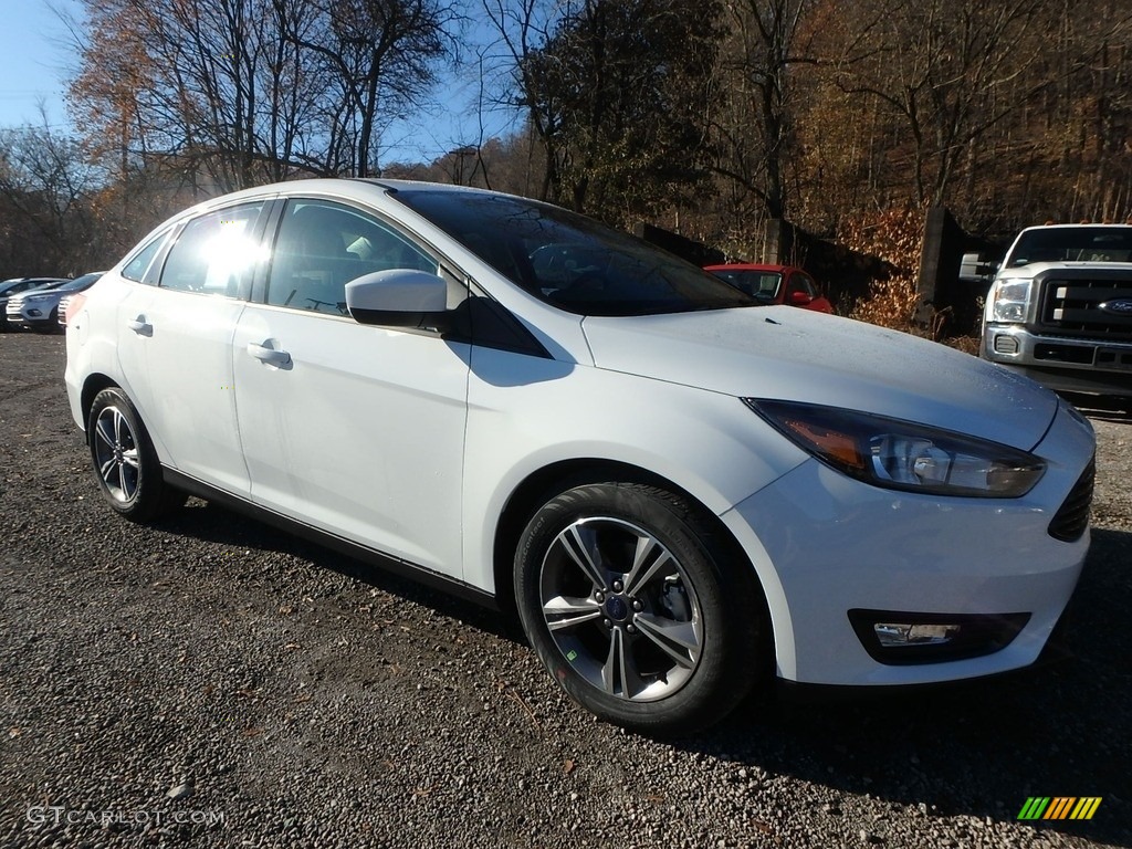 Oxford White 2018 Ford Focus SE Sedan Exterior Photo #124115182
