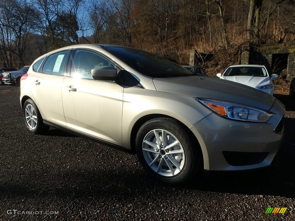 White Gold 2018 Ford Focus SE Hatch Exterior Photo #124115581