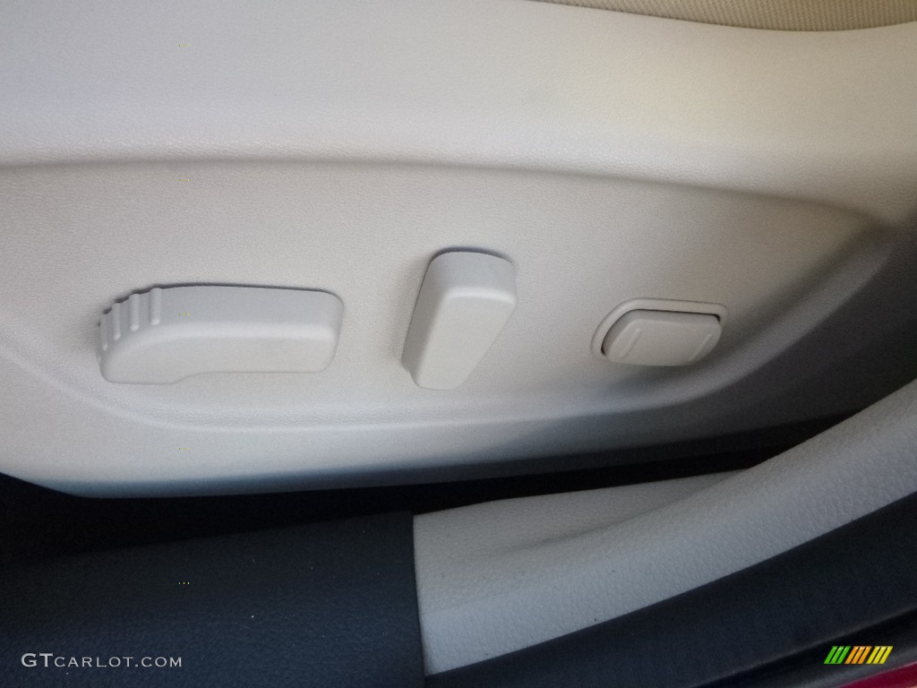 2018 Nissan Rogue SV AWD Controls Photo #124118389