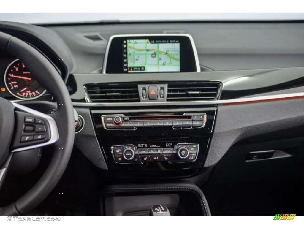 2018 BMW X1 sDrive28i Controls Photos