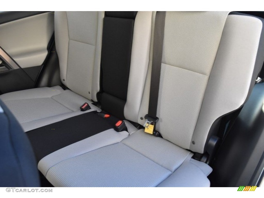 2018 RAV4 XLE AWD - Super White / Ash photo #7