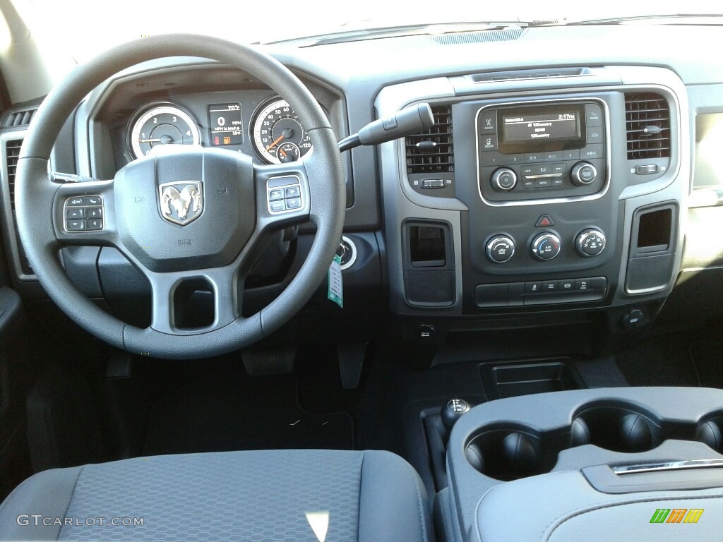 2018 Ram 2500 Tradesman Crew Cab 4x4 Black/Diesel Gray Dashboard Photo #124134235