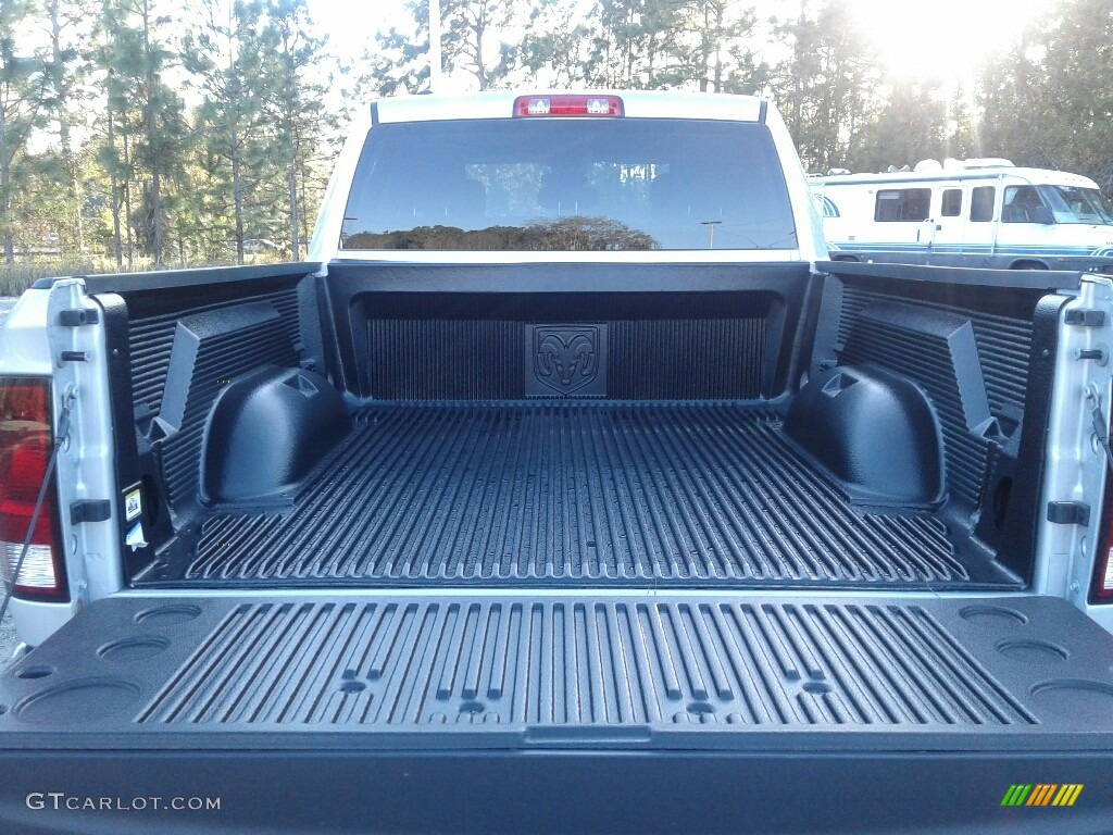 2018 1500 Express Quad Cab - Bright Silver Metallic / Black/Diesel Gray photo #19