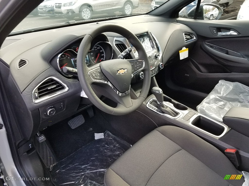 Jet Black Interior 2018 Chevrolet Cruze LT Hatchback Photo #124142354