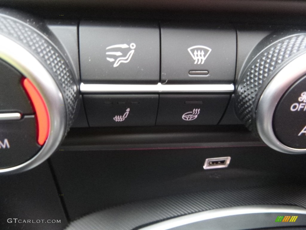 2018 Alfa Romeo Giulia Ti AWD Controls Photo #124157810