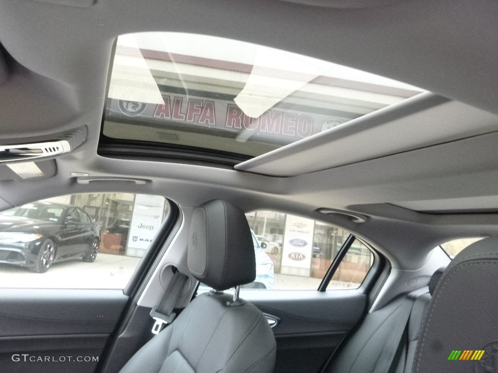 2018 Alfa Romeo Giulia AWD Sunroof Photos