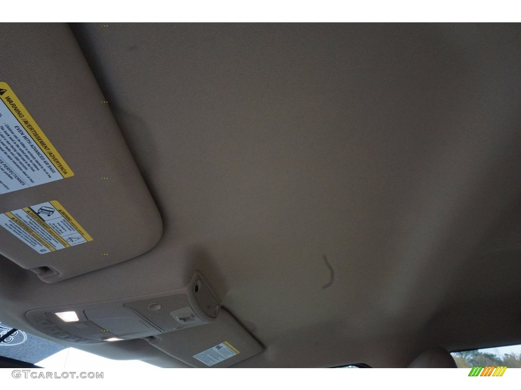 2017 F150 Lariat SuperCrew 4X4 - Oxford White / Light Camel photo #10