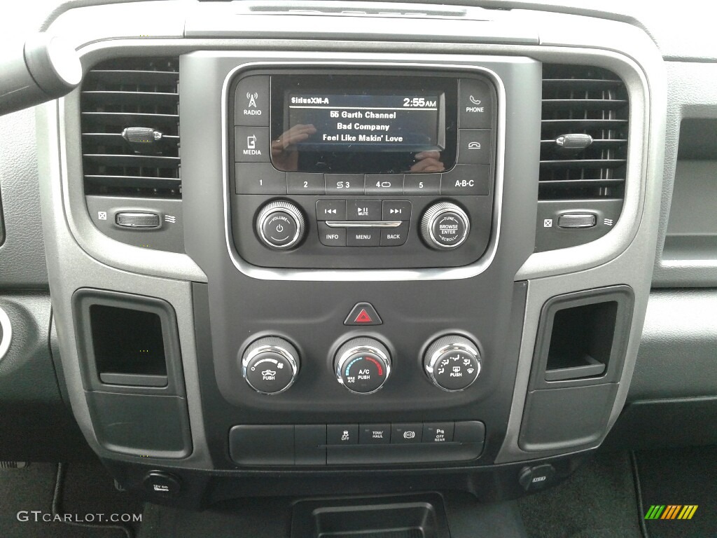 2018 Ram 2500 Tradesman Crew Cab 4x4 Black/Diesel Gray Dashboard Photo #124177388