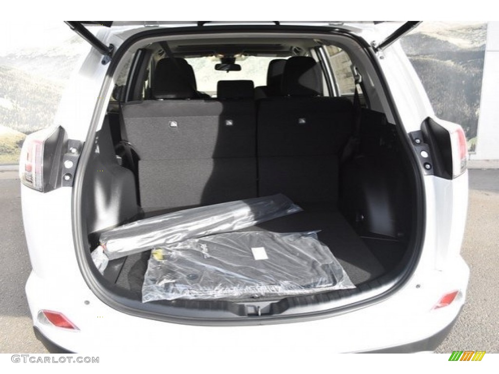 2018 RAV4 XLE AWD - Super White / Black photo #8