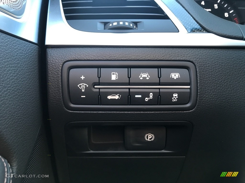 2018 Hyundai Genesis G80 AWD Controls Photo #124178501