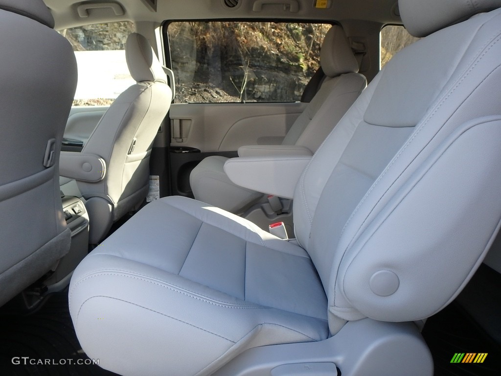 2018 Toyota Sienna XLE AWD Rear Seat Photo #124179317