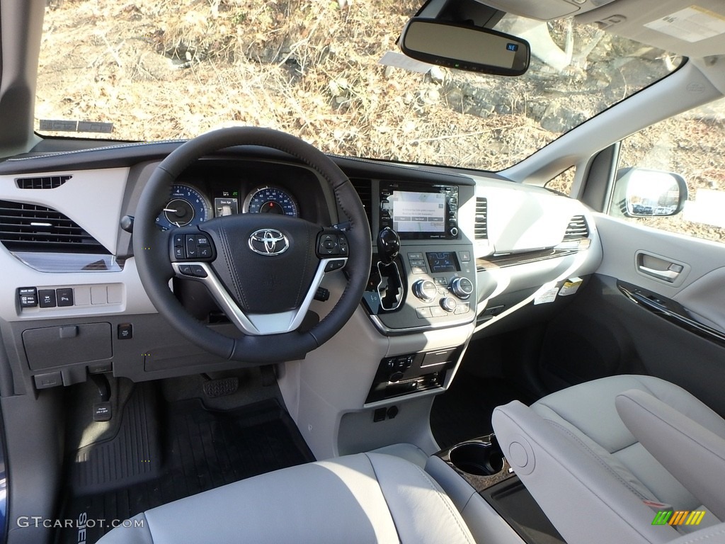 2018 Toyota Sienna XLE AWD Gray Dashboard Photo #124179368