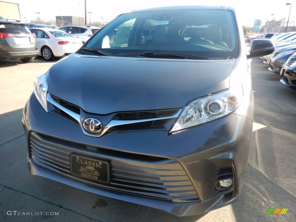 2018 Sienna XLE - Predawn Gray Mica / Gray photo #1