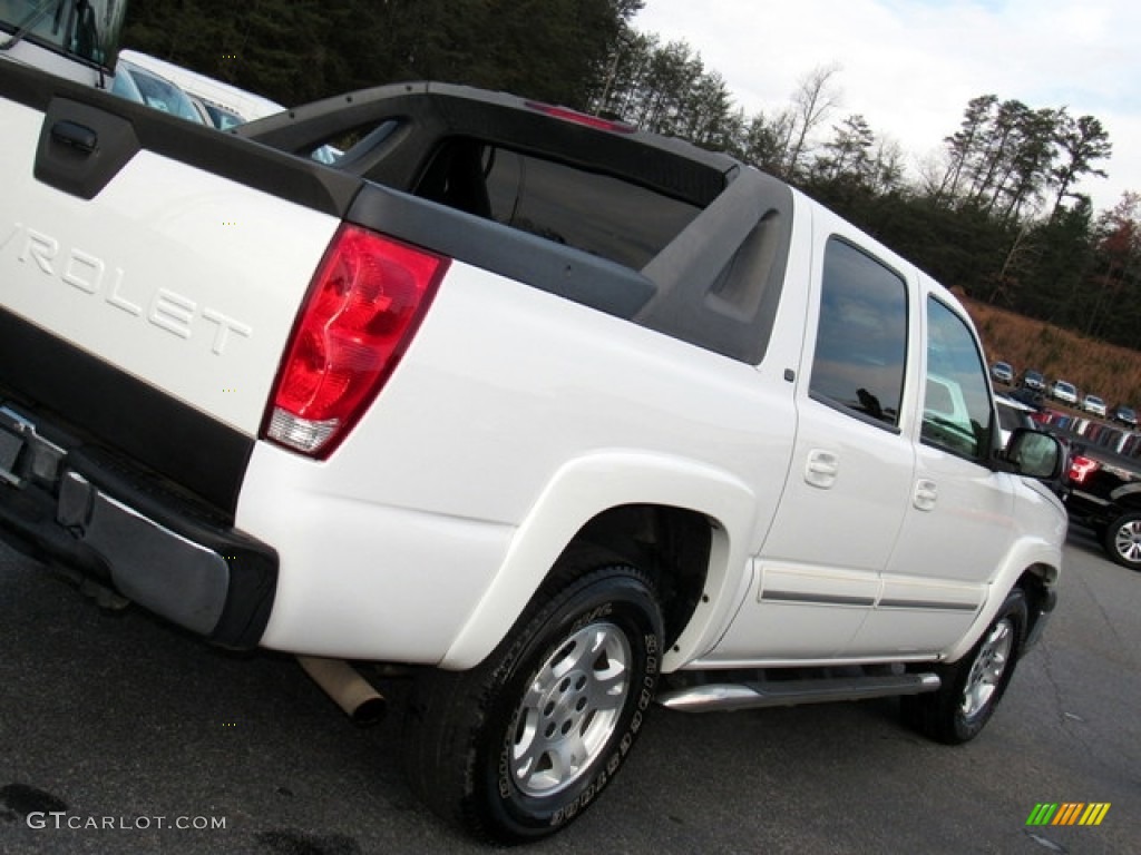 2005 Avalanche LT - Summit White / Tan/Neutral photo #27
