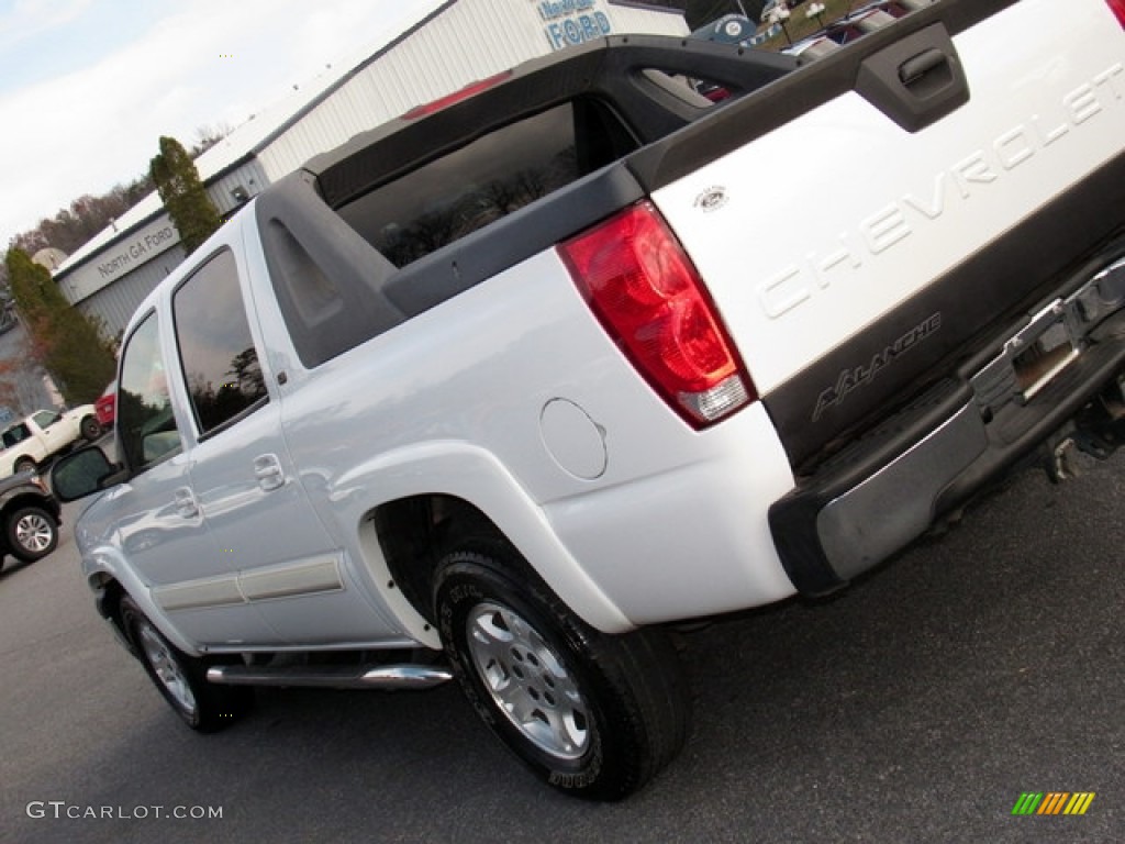 2005 Avalanche LT - Summit White / Tan/Neutral photo #28